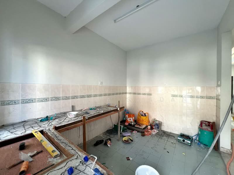 2-storey Terraced House for Sale in Alam Perdana (Puncak Alam) - Natasha Shadan - Kitchen - PropertyGuru.com.my