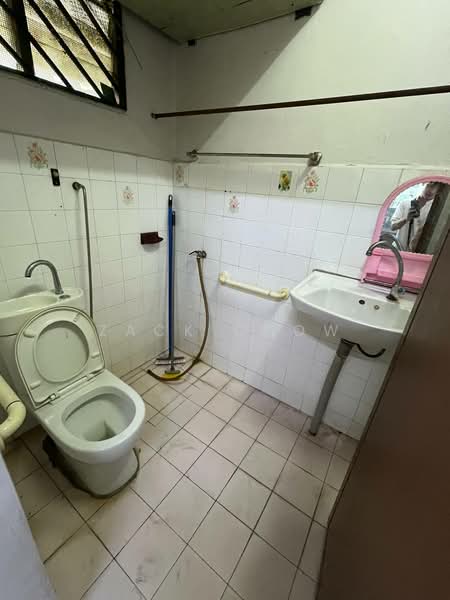 2-storey Terraced House for Rent in Taman Desa Cemerlang (Ulu Tiram) - Zack Chow - Bathroom - PropertyGuru.com.my