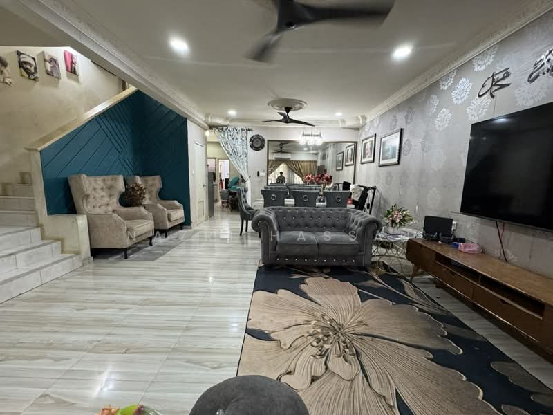 2-storey Terraced House for Sale in Shah Alam (Selangor) - Nazri Hassan - Living Room - PropertyGuru.com.my