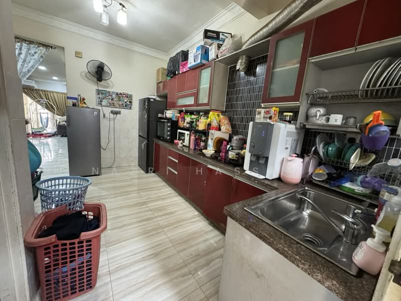 2-storey Terraced House for Sale in Shah Alam (Selangor) - Nazri Hassan - Kitchen - PropertyGuru.com.my