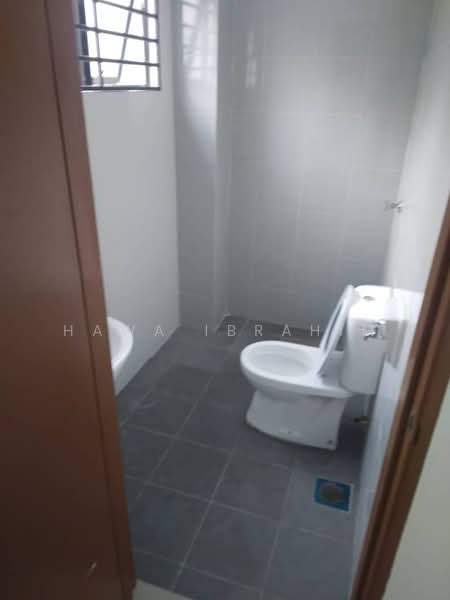 2-storey Terraced House for Rent in Taman Saujana KLIA (Sepang) - Hawa Ibrahim - Bathroom - PropertyGuru.com.my