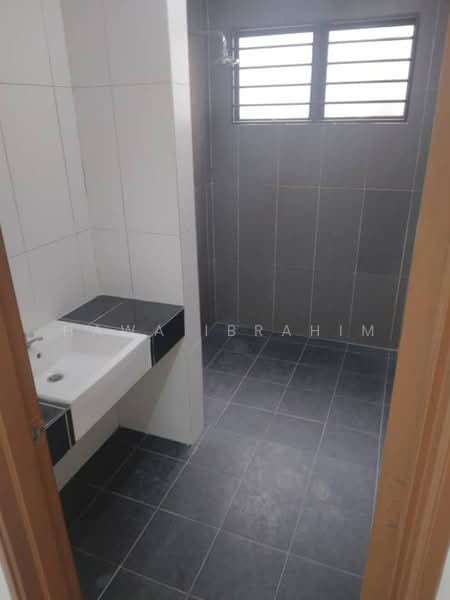 2-storey Terraced House for Rent in Taman Saujana KLIA (Sepang) - Hawa Ibrahim - Bathroom - PropertyGuru.com.my