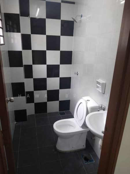 2-storey Terraced House for Rent in Taman Saujana KLIA (Sepang) - Hawa Ibrahim - Bathroom - PropertyGuru.com.my