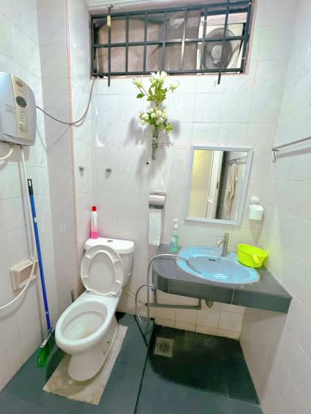 Semi-Detached House for Sale in Taman Johor Jaya (Johor Bahru) - Brandon Khor - Bathroom - PropertyGuru.com.my