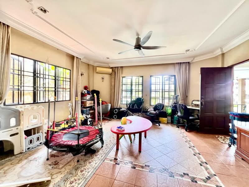 Bungalow for Sale in Seksyen 2 (Shah Alam) - Nazri Hassan - Living Room - PropertyGuru.com.my
