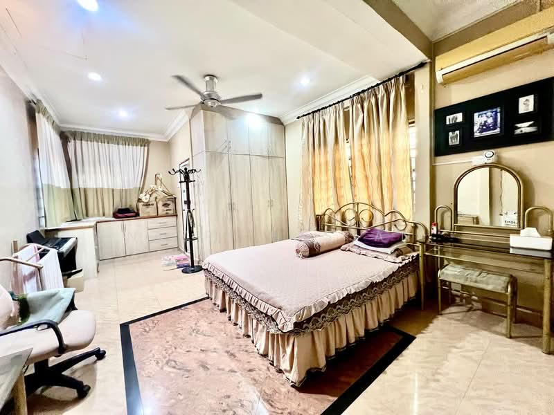 Bungalow for Sale in Seksyen 2 (Shah Alam) - Nazri Hassan - Bedroom - PropertyGuru.com.my