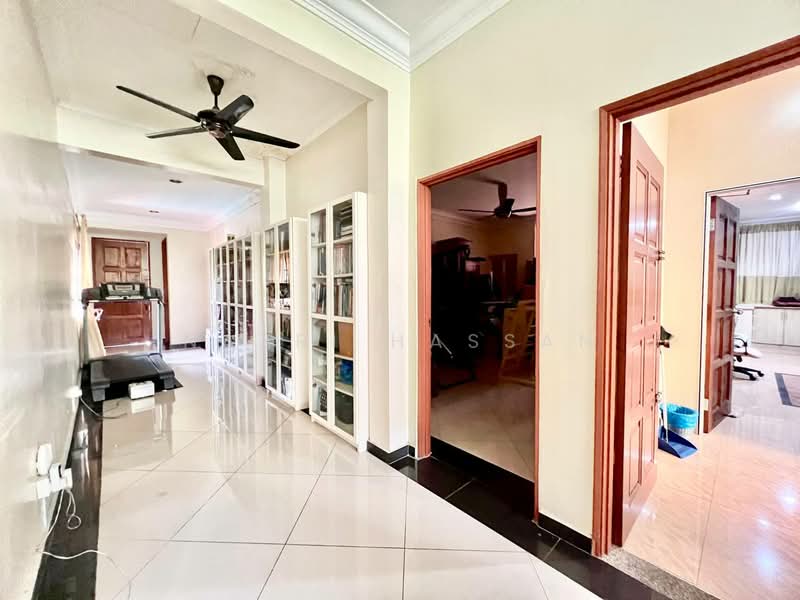 Bungalow for Sale in Seksyen 2 (Shah Alam) - Nazri Hassan - Corridor - PropertyGuru.com.my