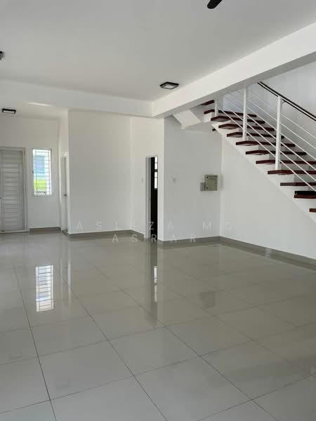 2-storey Terraced House for Sale in Elmina (Shah Alam) - Asliza Md Asrar - Living Room - PropertyGuru.com.my