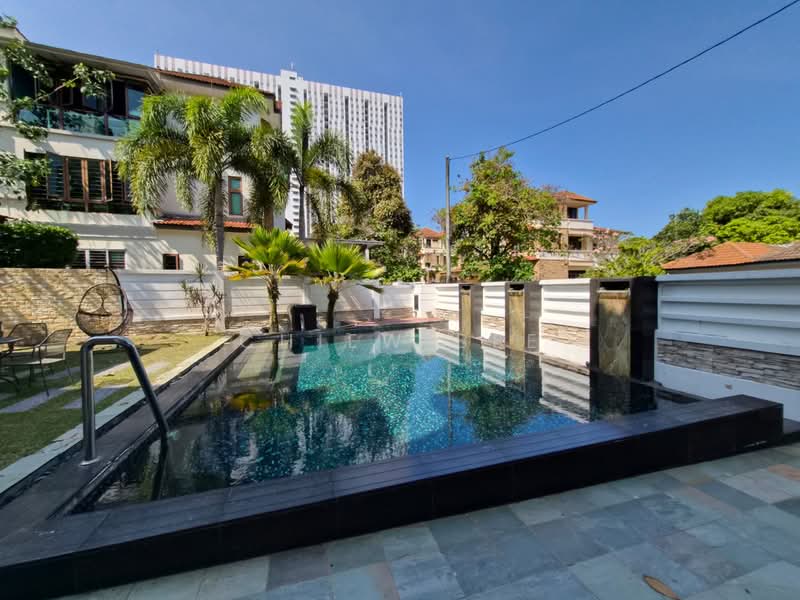 3-Storey Bungalow at Batu Ferringhi untuk Untuk Disewa - RM 7,000 /bulan, Mac 2026 - Exterior - PropertyGuru.com.my