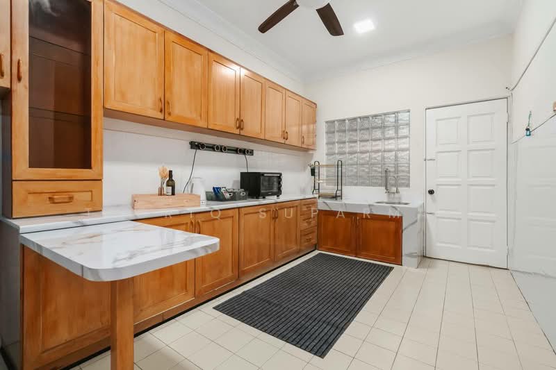 Happy Garden untuk Untuk Disewa - RM 3,400 /bulan, Mac 2026 - Kitchen - PropertyGuru.com.my