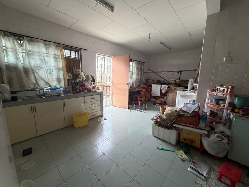 Taman Pelangi untuk Untuk Dijual - RM 1,080,000, Mac 2026 - Kitchen - PropertyGuru.com.my