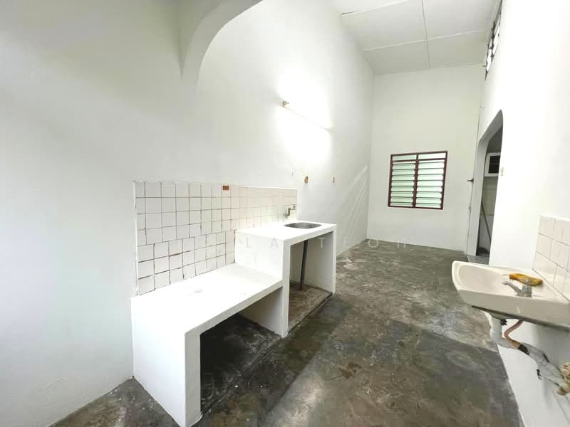1-storey Terraced House for Sale in Ipoh (Perak) - Stella Teoh - Kitchen - PropertyGuru.com.my