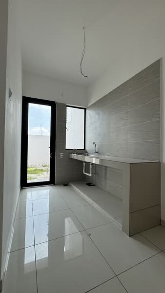 Semi-Detached House for Sale in Bandar Lahat Mines (Lahat) - Kent C - Kitchen - PropertyGuru.com.my