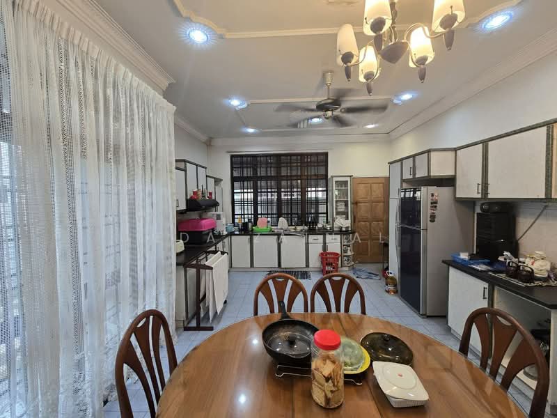 Semi-Detached House for Sale in Taman Emas (Klang) - Eda Zainal - Kitchen - PropertyGuru.com.my