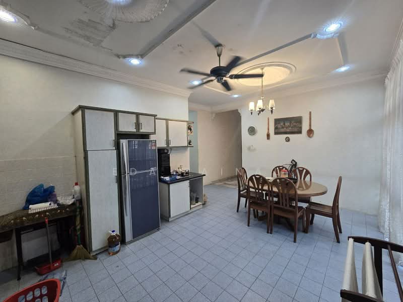 Semi-Detached House for Sale in Taman Emas (Klang) - Eda Zainal - Kitchen - PropertyGuru.com.my