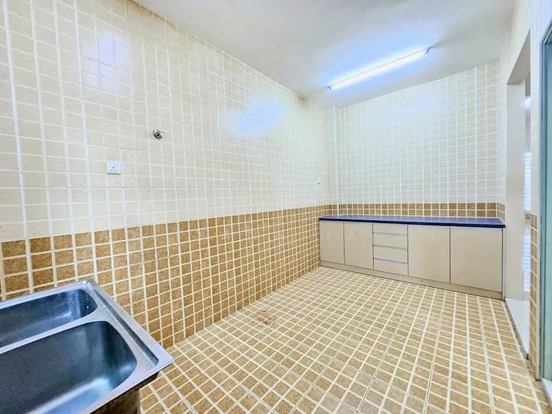 Bandar Warisan Puteri untuk Untuk Disewa - RM 1,500 /bulan, Feb 2026 - Kitchen - PropertyGuru.com.my