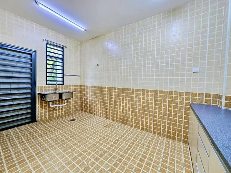 Bandar Warisan Puteri untuk Untuk Disewa - RM 1,500 /bulan, Feb 2026 - Kitchen - PropertyGuru.com.my