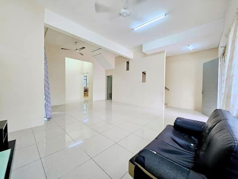 Bandar Warisan Puteri untuk Untuk Disewa - RM 1,500 /bulan, Feb 2026 - Living Room - PropertyGuru.com.my