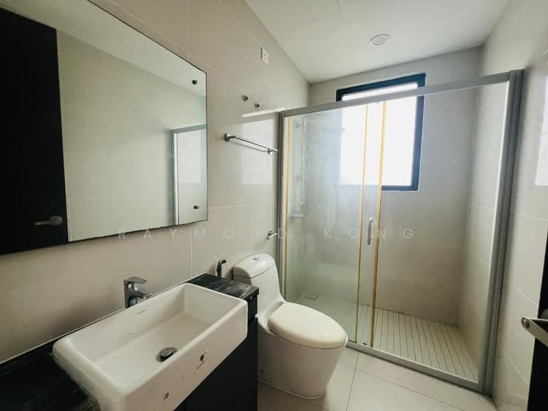 Condominium for Sale at Royal Strand @ Country Garden Danga Bay - Raymond Kong - Bathroom - PropertyGuru.com.my