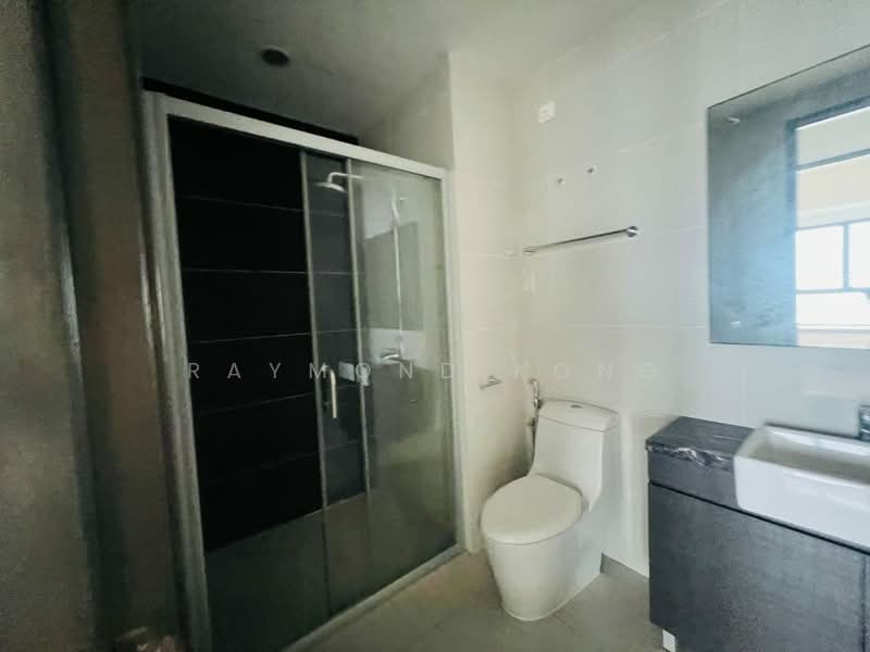 Condominium for Sale at Royal Strand @ Country Garden Danga Bay - Raymond Kong - Bathroom - PropertyGuru.com.my
