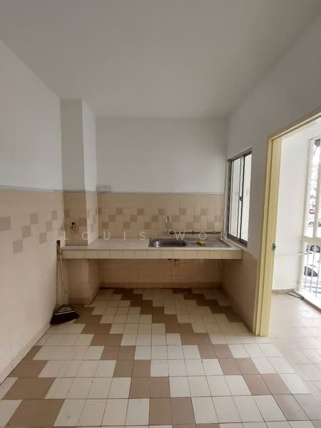 Flat for Sale at Taman Sungai Besi - Louis Wong - Kitchen - PropertyGuru.com.my