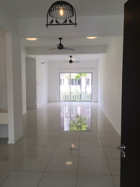 2-storey Terraced House for Sale in Bandar Tropicana Aman (Telok Panglima Garang) - Jacky Lin - Living Room - PropertyGuru.com.my