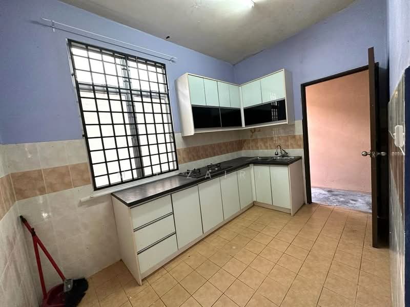 Townhouse for Sale in Ampang (Selangor) - M.J Zairin - Kitchen - PropertyGuru.com.my