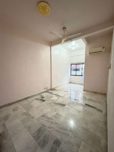 2-storey Terraced House for Sale in Taman Sri Putri (Kulai) - Jack Chai - Living Room - PropertyGuru.com.my