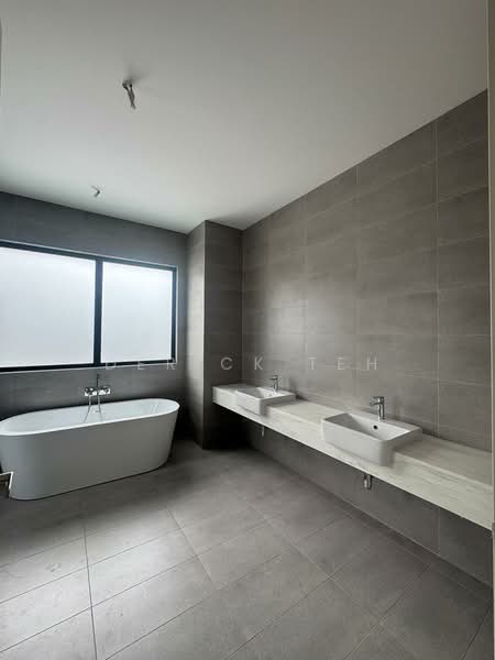 Semi-Detached House for Sale in Telok Panglima Garang (Selangor) - Derick Teh - Bathroom - PropertyGuru.com.my