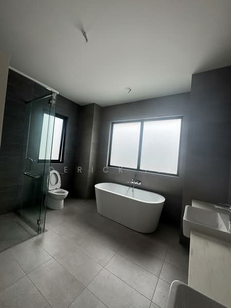 Semi-Detached House for Sale in Telok Panglima Garang (Selangor) - Derick Teh - Bathroom - PropertyGuru.com.my
