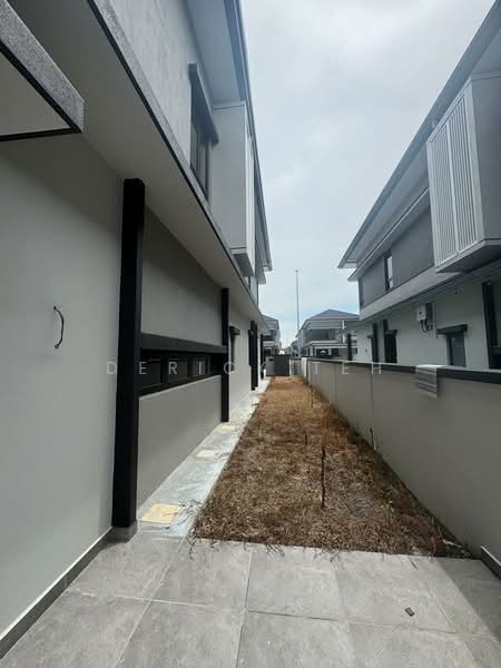 Semi-Detached House for Sale in Telok Panglima Garang (Selangor) - Derick Teh - Exterior - PropertyGuru.com.my