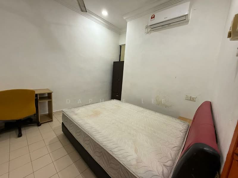 Taman Johor Jaya untuk Untuk Disewa - RM 2,000 /bulan, Mac 2026 - Bedroom - PropertyGuru.com.my
