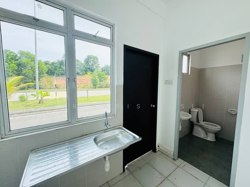 2-storey Terraced House for Sale in Taman Scientex Utama (Senai) - Amir Faris Rusli - Bathroom - PropertyGuru.com.my
