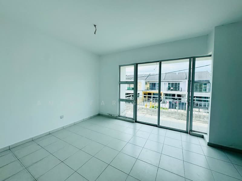 2-storey Terraced House for Sale in Taman Scientex Utama (Senai) - Amir Faris Rusli - Living Room - PropertyGuru.com.my