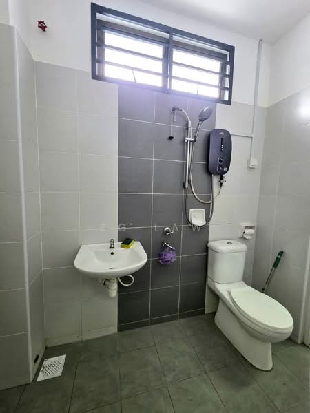 2-storey Terraced House for Sale in Batu Pahat (Johor) - ZG Law - Bathroom - PropertyGuru.com.my