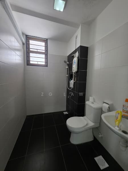 2-storey Terraced House for Sale in Batu Pahat (Johor) - ZG Law - Bathroom - PropertyGuru.com.my