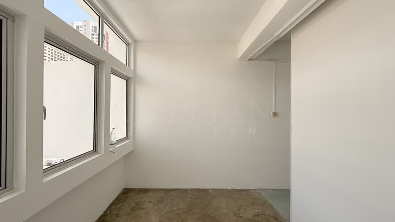 Shop / Office for Rent in Taman United (Jalan Klang Lama (Old Klang Road)) - Jess Tan - Room area (no door) - PropertyGuru.com.my