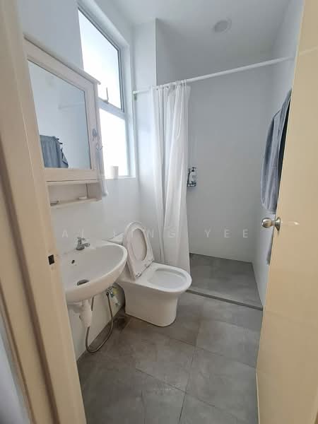 Semi-Detached House for Sale in Shah Alam (Selangor) - Ai Ling Yee - Bathroom - PropertyGuru.com.my