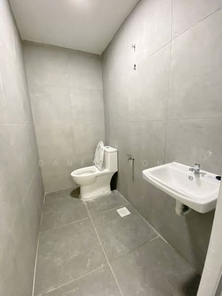 1-storey Terraced House for Sale in Taman Johor Jaya (Johor Bahru) - Daniel Yong - Bathroom - PropertyGuru.com.my