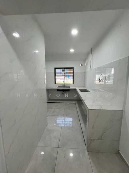 1-storey Terraced House for Sale in Taman Puteri Wangsa (Ulu Tiram) - Han Yong Ang - Kitchen - PropertyGuru.com.my