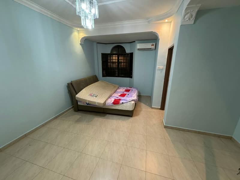 2-storey Terraced House for Rent in Taman Mount Austin (Tebrau) - Jemie . - Bedroom - PropertyGuru.com.my