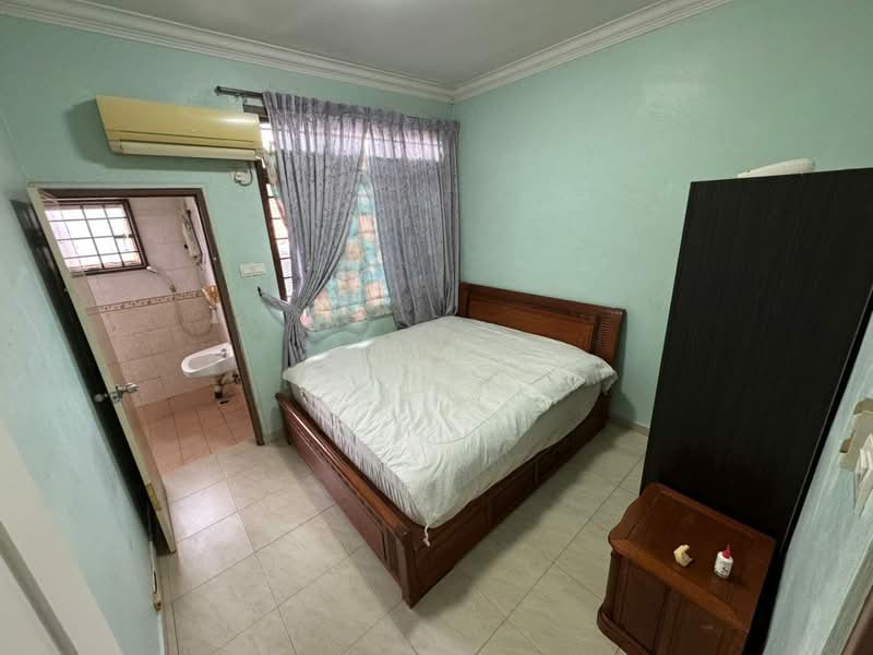 2-storey Terraced House for Rent in Taman Mount Austin (Tebrau) - Jemie . - Bedroom - PropertyGuru.com.my