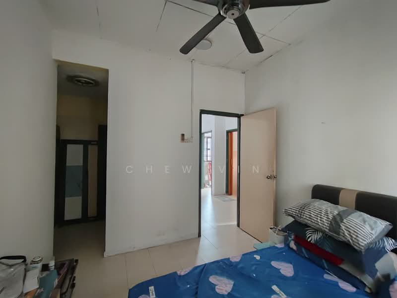 Townhouse for Sale in Taman Tampoi Indah (Tampoi) - Chew Vin - Bedroom - PropertyGuru.com.my