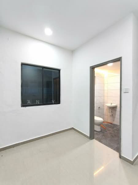 Taman Molek untuk Untuk Dijual - RM 658,000, Mac 2026 - Bathroom - PropertyGuru.com.my