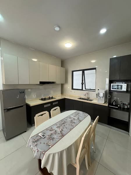 Bay Laurel @ Country Garden Danga Bay untuk Untuk Disewa - RM 3,000 /bulan, Mac 2026 - Kitchen - PropertyGuru.com.my