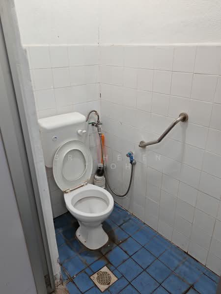 Shop / Office for Sale in Air Hitam (Penang) - Sr. Helen Teoh - Bathroom - PropertyGuru.com.my