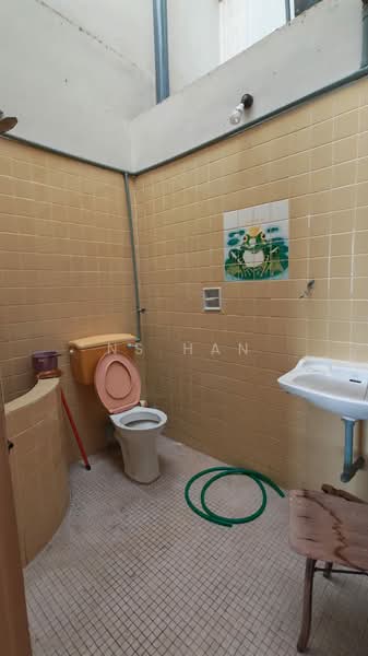 Taman Seaview Ujong Pasir Melaka untuk Untuk Dijual - RM 600,000, Feb 2026 - Bathroom - PropertyGuru.com.my