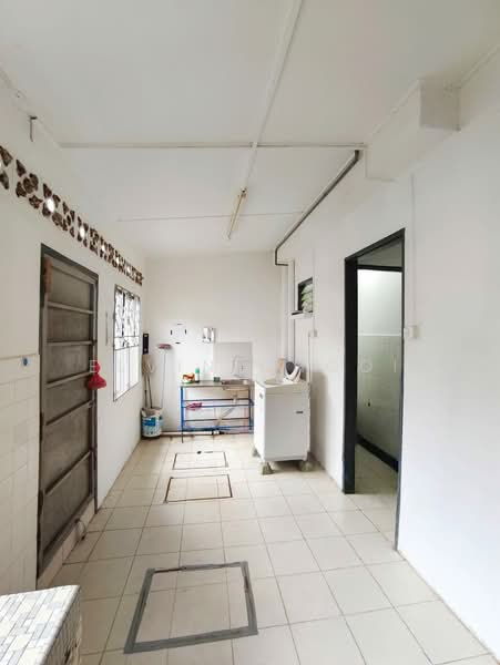 1-storey Terraced House for Sale in Taman Desa Kiambang (Kajang) - Elvin Chooi - Kitchen - PropertyGuru.com.my