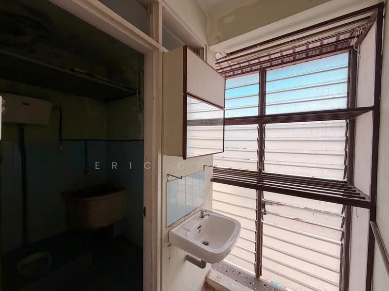 Flat for Sale at Taman Jelimas - Eric Choong - Bathroom - PropertyGuru.com.my