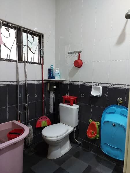 Semi-Detached House for Sale in Laman Residen Kipark Sri Utara (Batu Caves) - Jasemin Chia - Bathroom - PropertyGuru.com.my